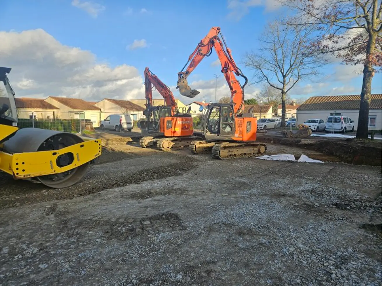 chantier-avec-mini-pelle chantier avec pelle agésibat tp