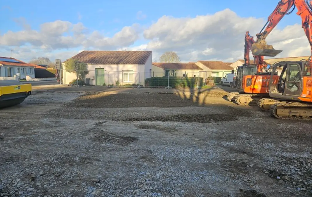 pelle-sur-chantier-terrassement chantier de terrassement