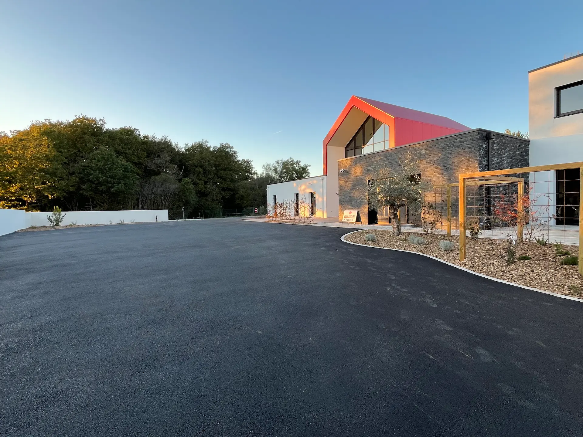 Travaux d'enrobé pour le parking d'AGESIBAT à Aizenay